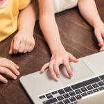 Дети, репосты и вирусы: как социальные сети становятся ловушками